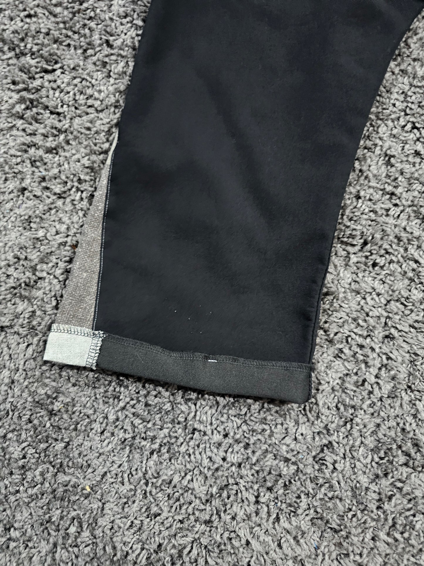 Q326 Black Vejigante Capri Jorts