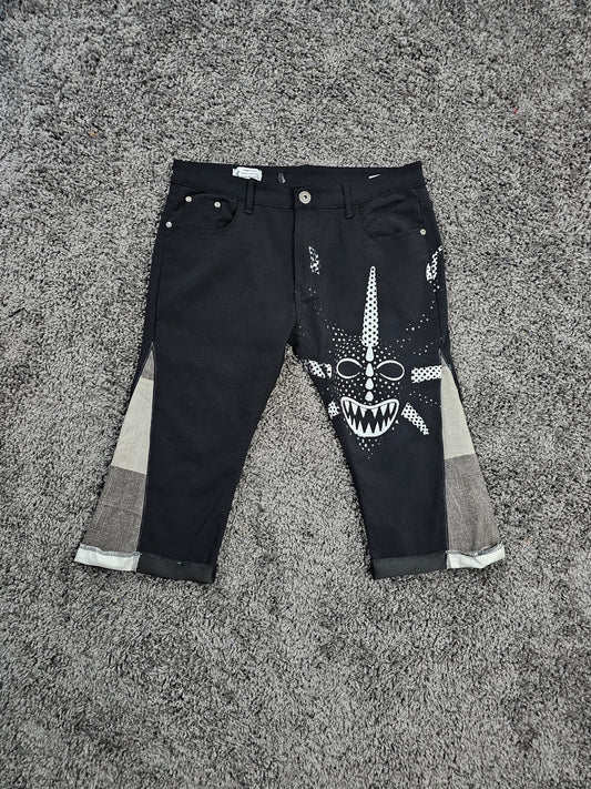 Q326 Black Vejigante Capri Jorts