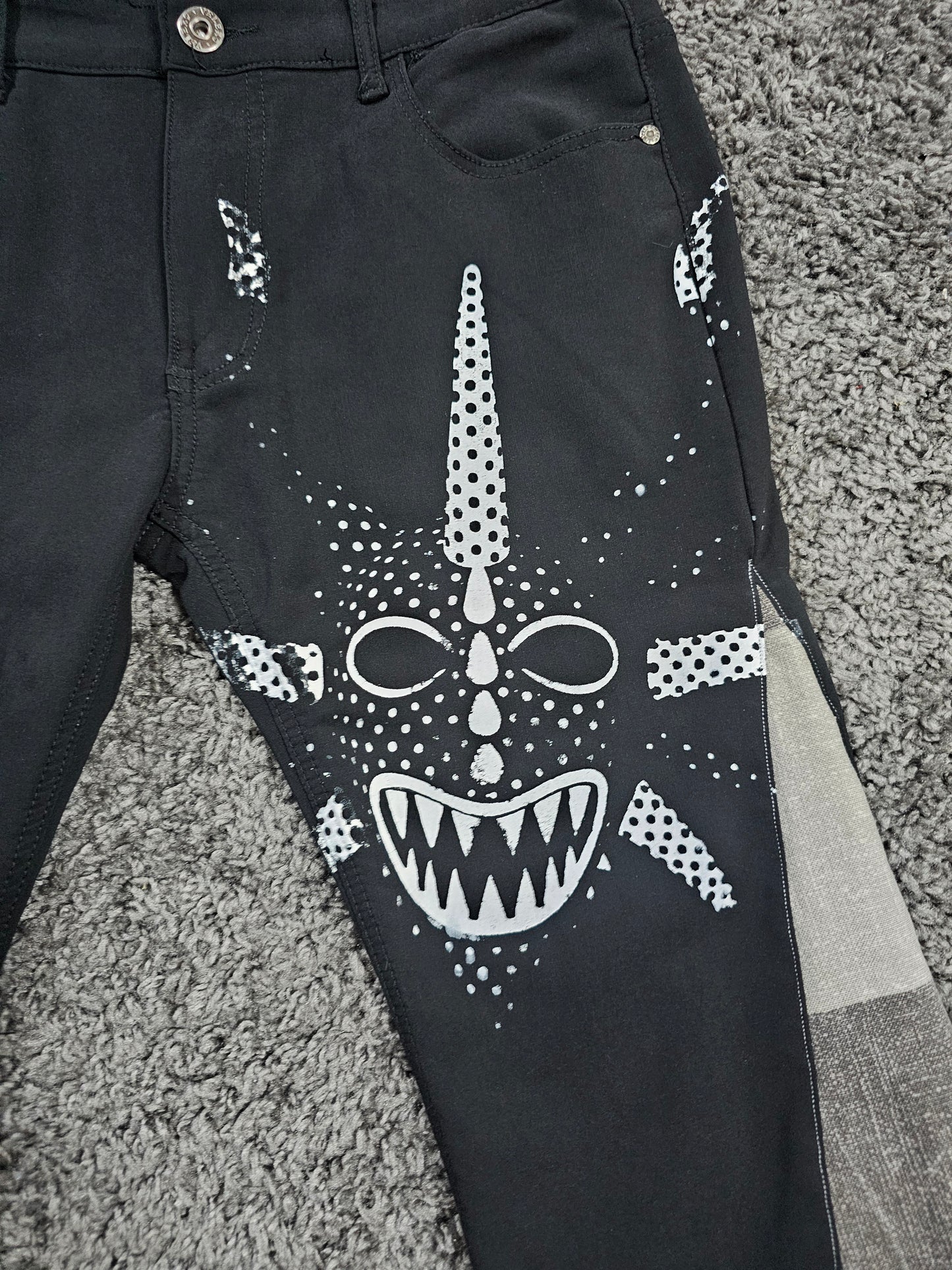 Q326 Black Vejigante Capri Jorts