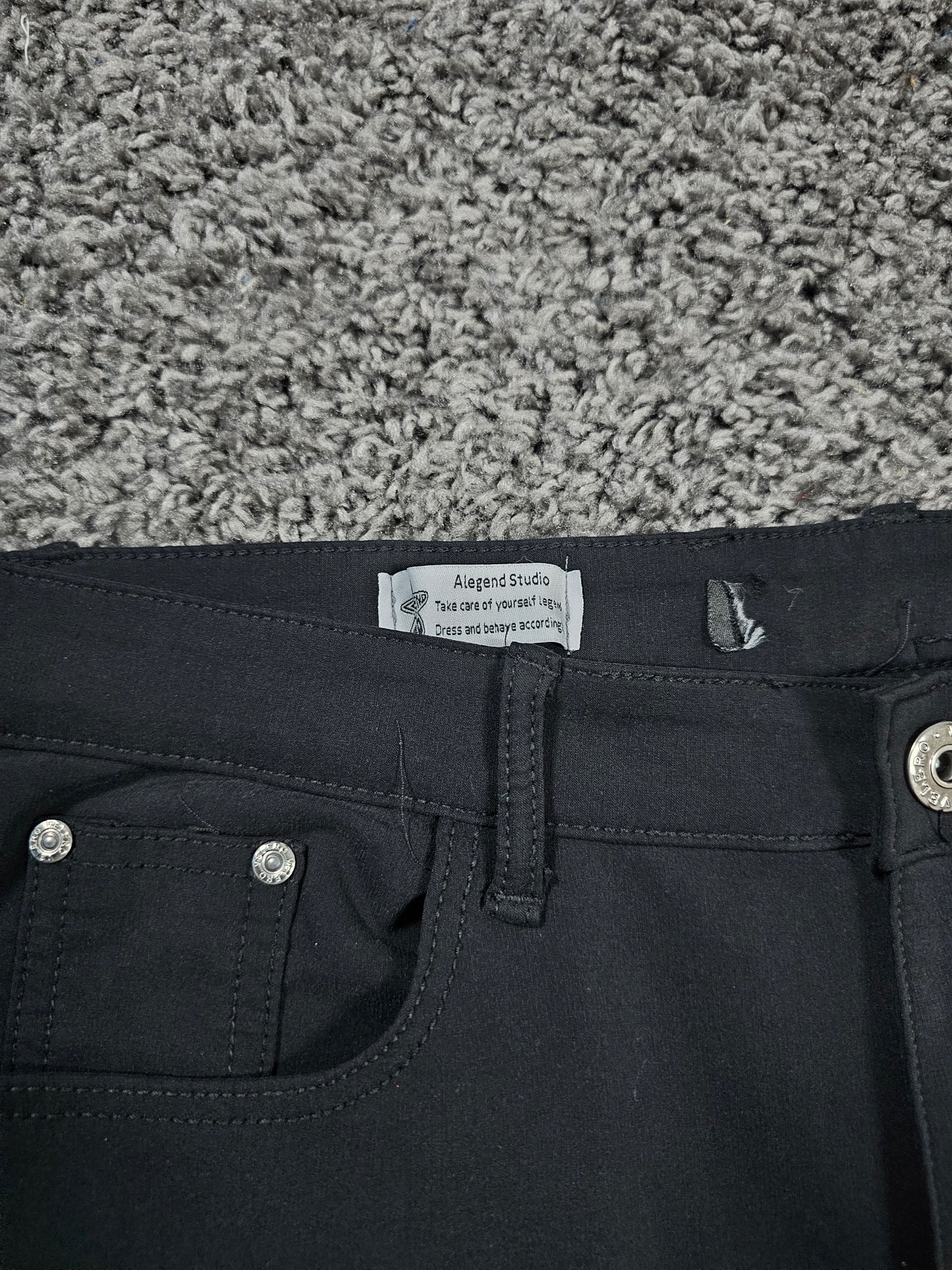 Q326 Black Vejigante Capri Jorts