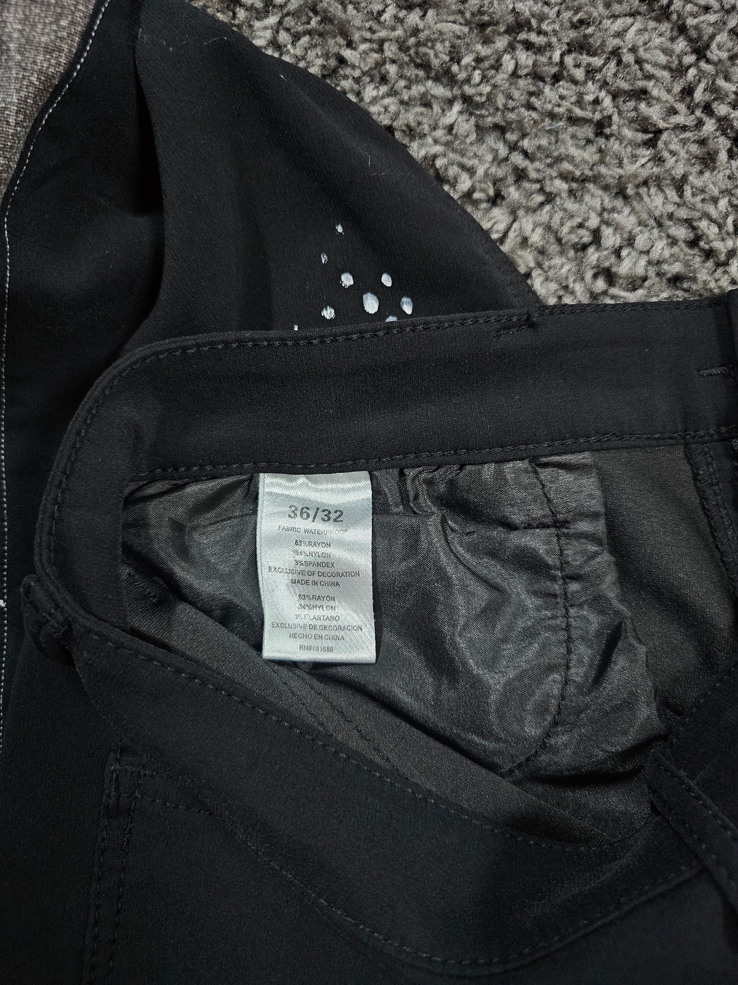 Q326 Black Vejigante Capri Jorts