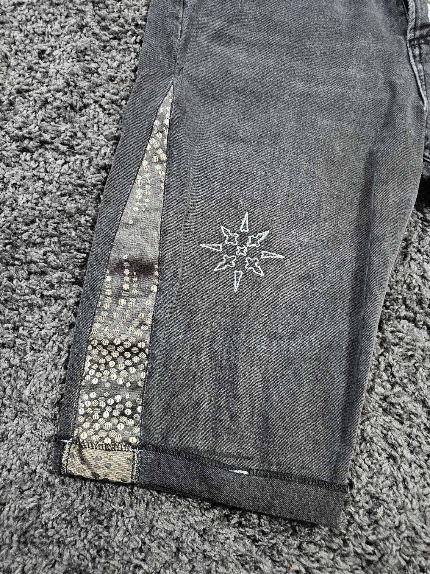 Q326 Vejigante upcycled jorts