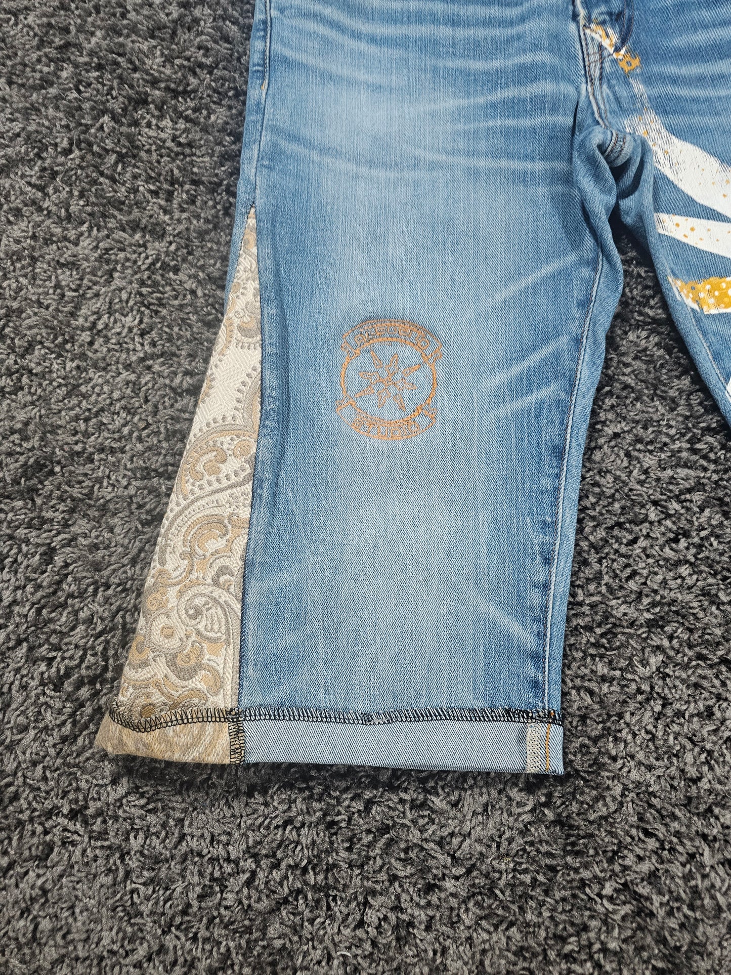 Q326 Vejigante Upcycled Gaucho Jorts 3/4